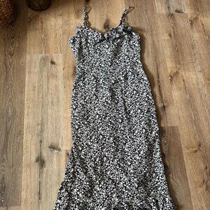 Urban Outfitters UO Black & White Floral Ruffle Maxi Dress Size M